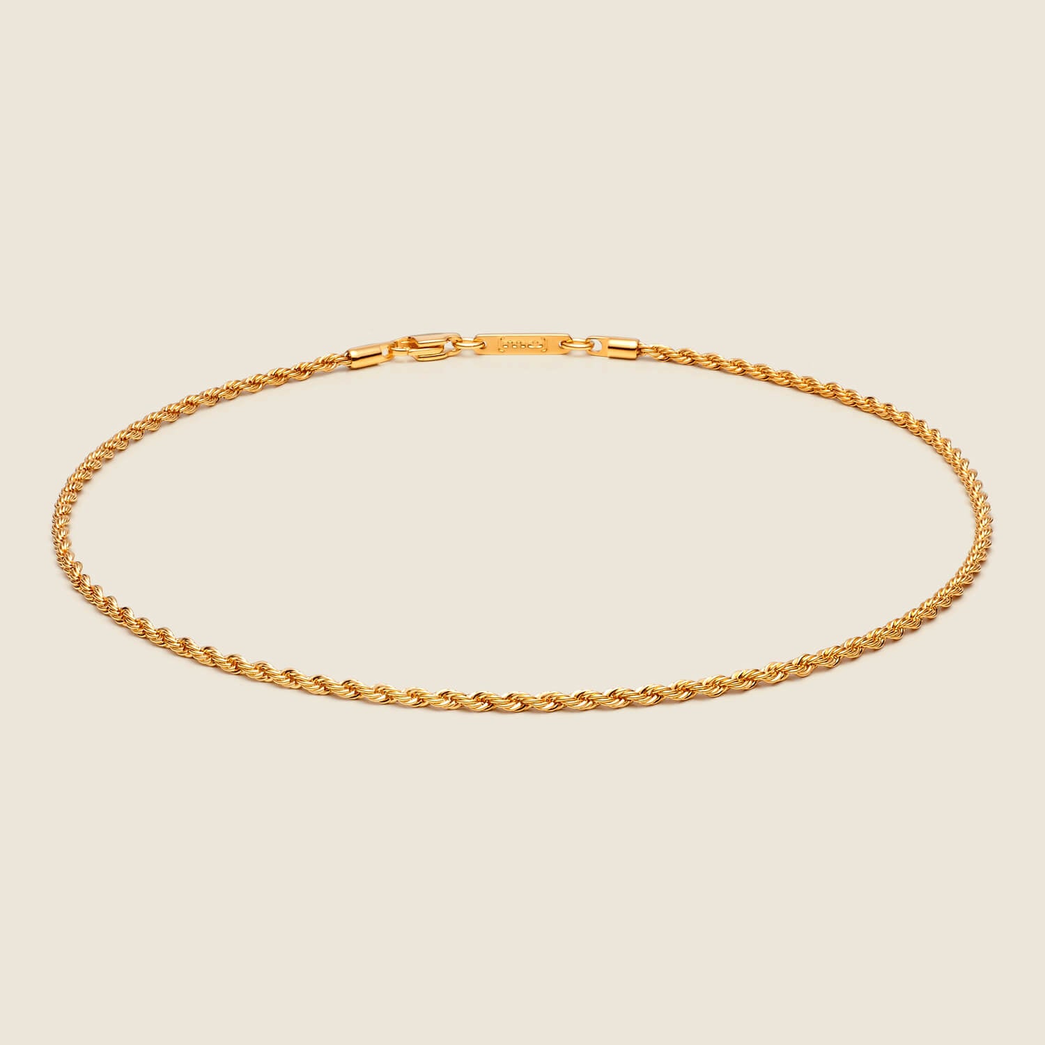 Detailansicht einer Kordelkette mit echter 750/18k Gelbgoldveredelung von MONOMANIA.