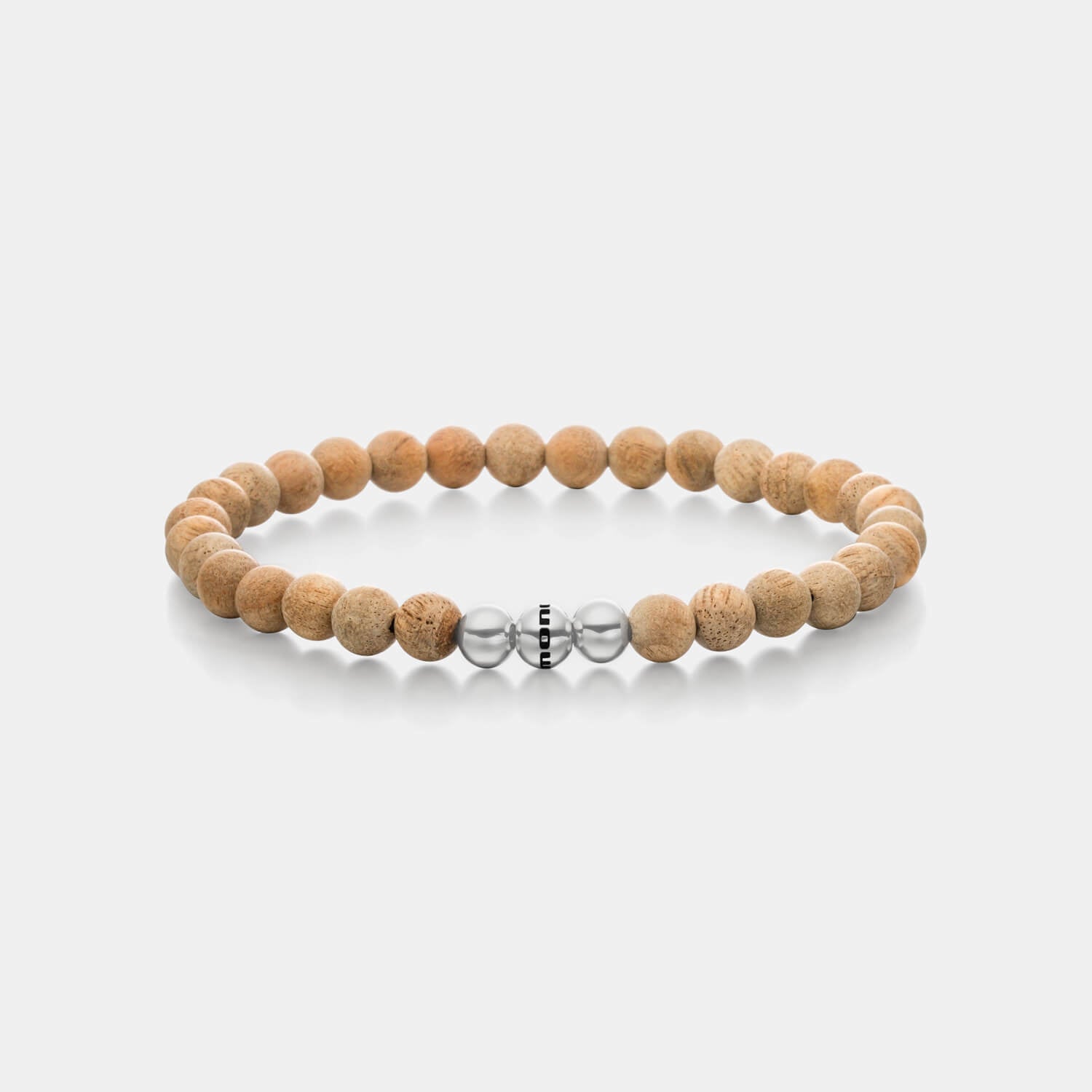 Gesamtansicht eines hellbraunen Perlenarmbandes aus echten Holz-Perlen mit drei antiallergenen Edelstahlperlen von MONOMANIA.
