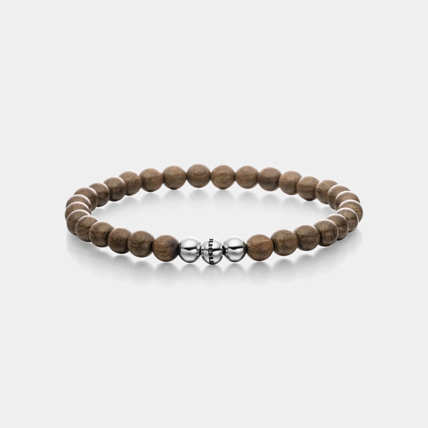 Gesamtansicht eines braunen Perlenarmbandes aus echten Holz-Perlen mit drei antiallergenen Edelstahlperlen.