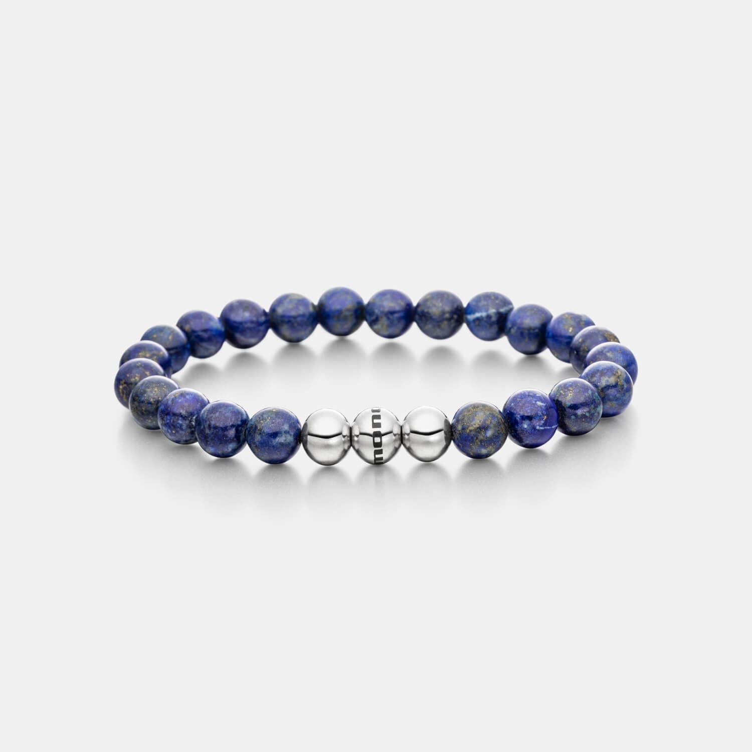 Gesamtansicht eines blauen Perlenarmbandes aus echten Lapislazuli-Perlen mit drei antiallergenen Edelstahlperlen.
