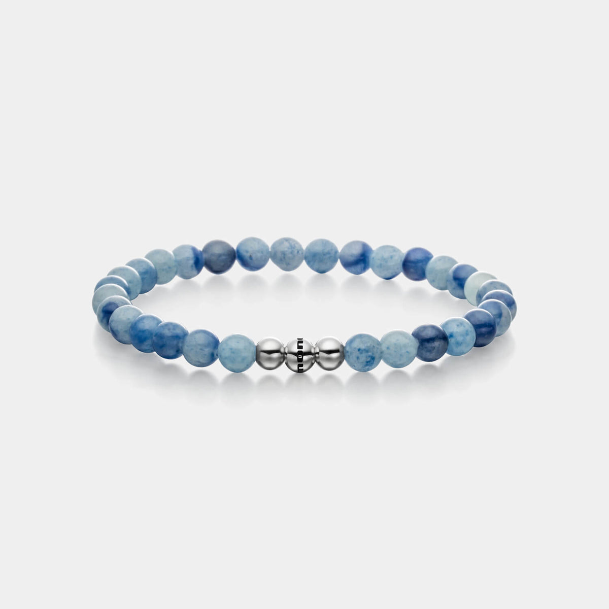 Gesamtansicht eines blauen Perlenarmbandes aus echten Dumortierit-Perlen mit drei antiallergenen Edelstahlperlen