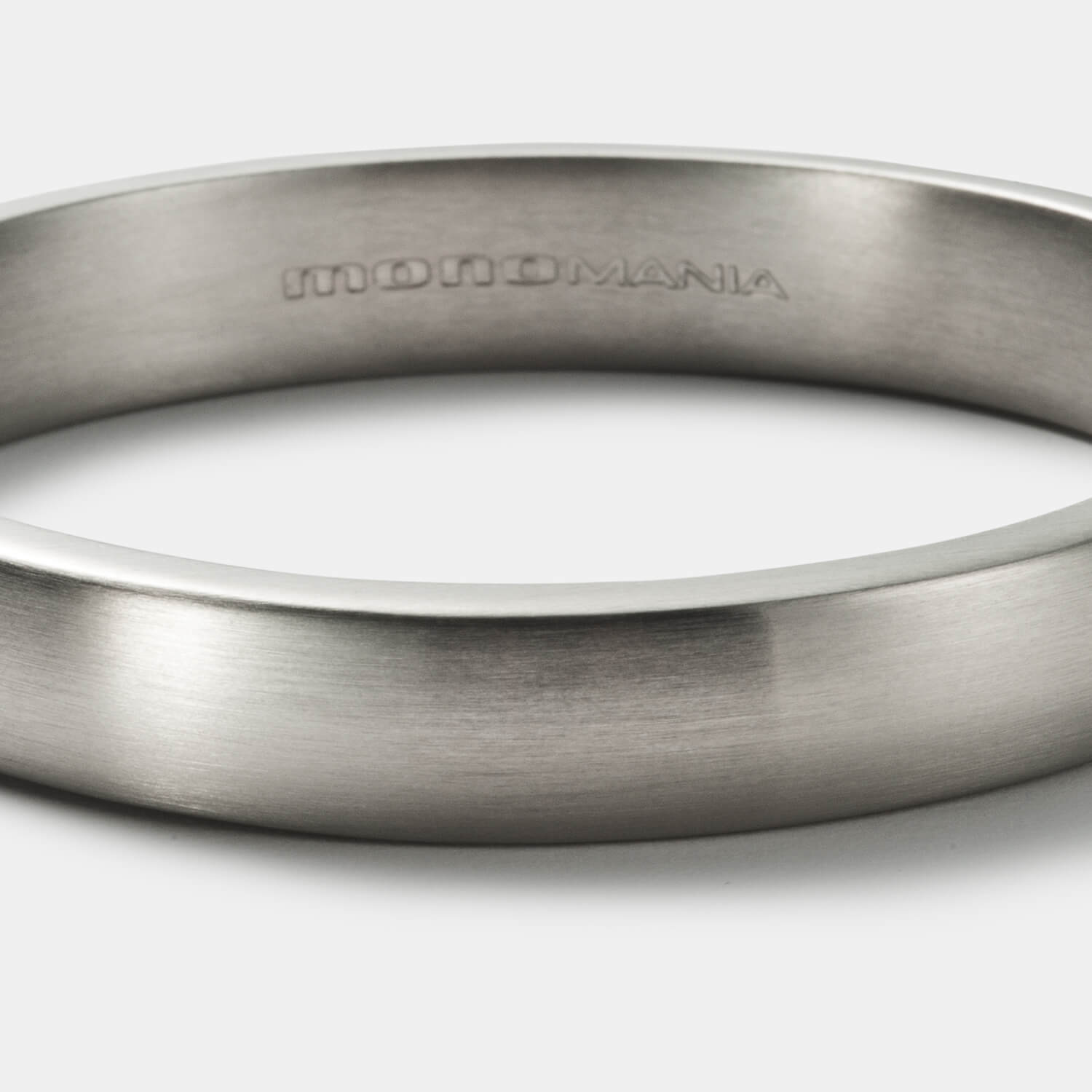 Gesamtansicht eines breiten, bombierten Klapparmreifs von MONOMANIA. Im Profil ist er bombiert.