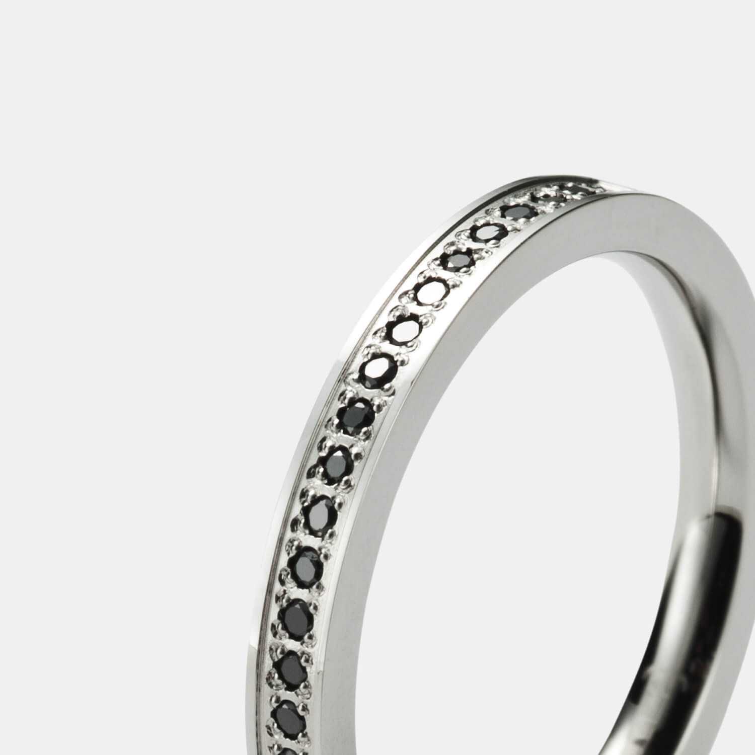 Infinity Ring, Diamanten