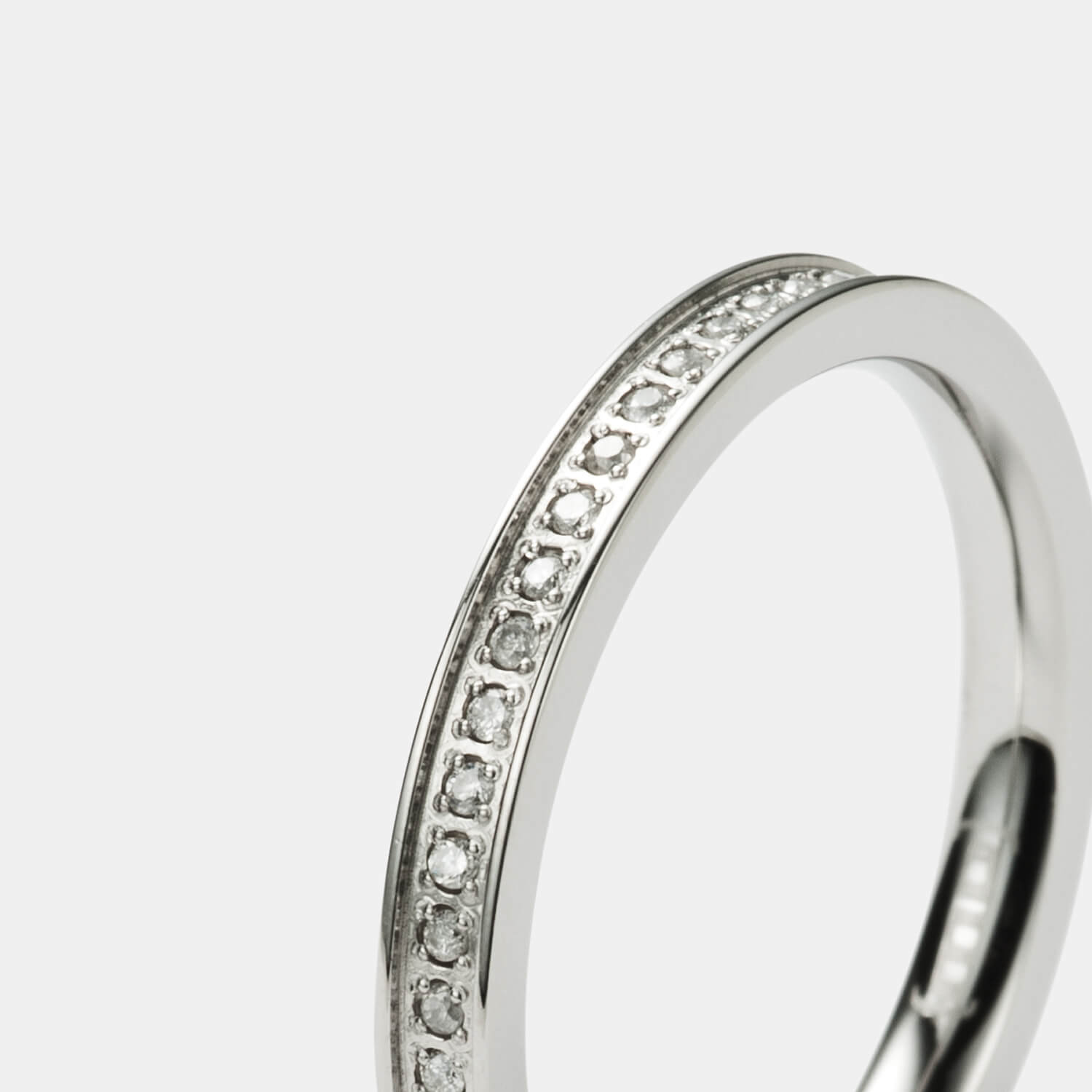 Infinity Ring, Diamanten