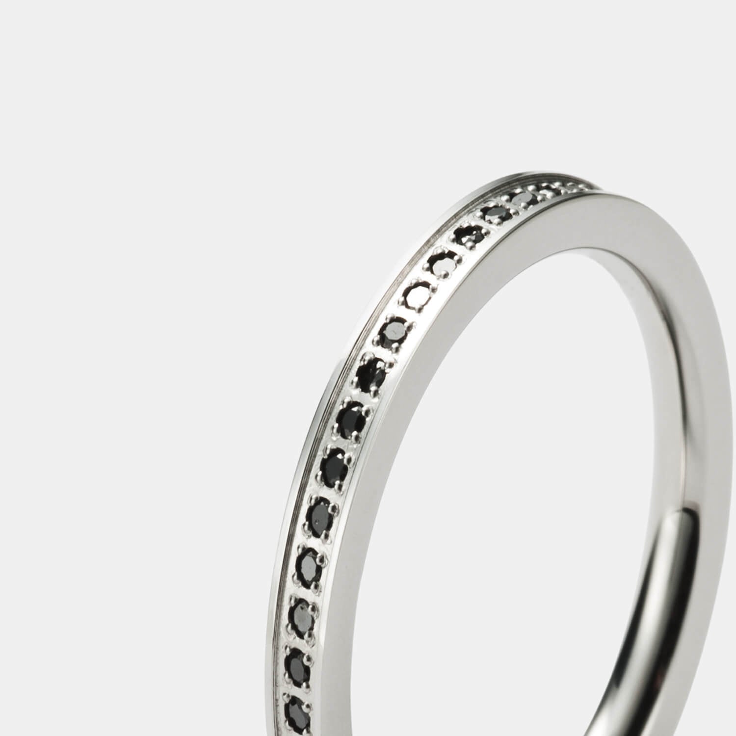 Infinity Ring, Diamanten