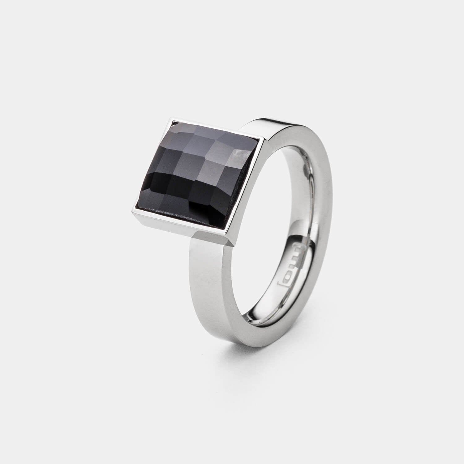 Me(mo)ry Ring, Onyx