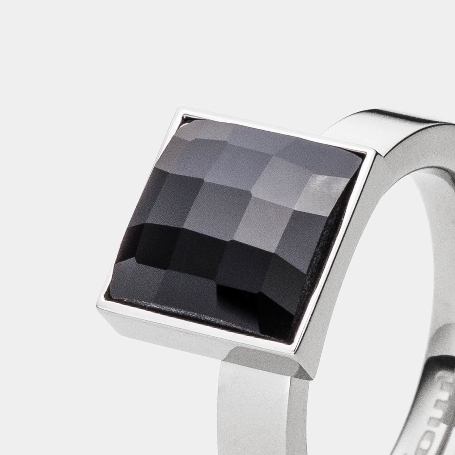 Me(mo)ry Ring, Onyx