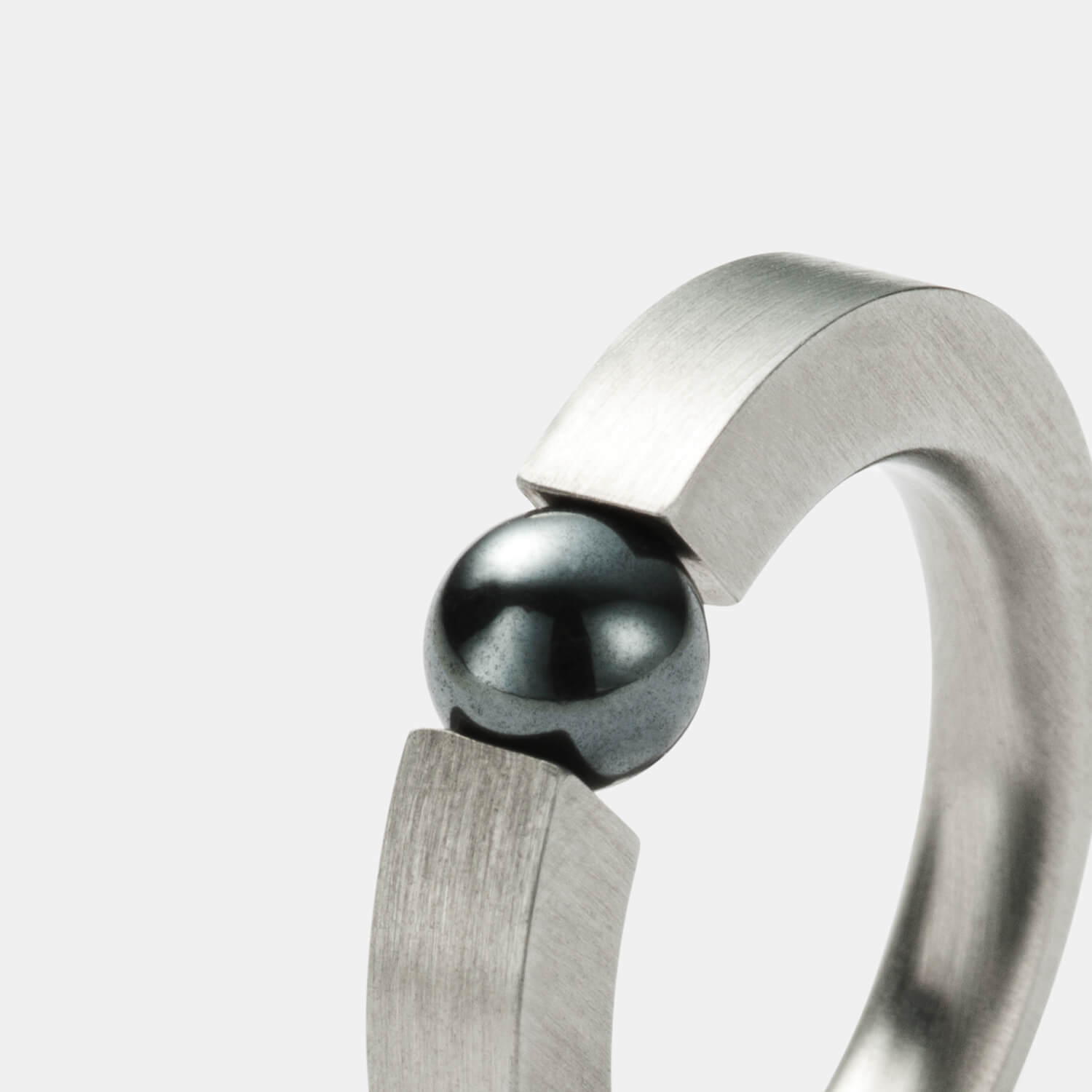 Sphere Spannring, Hämatit