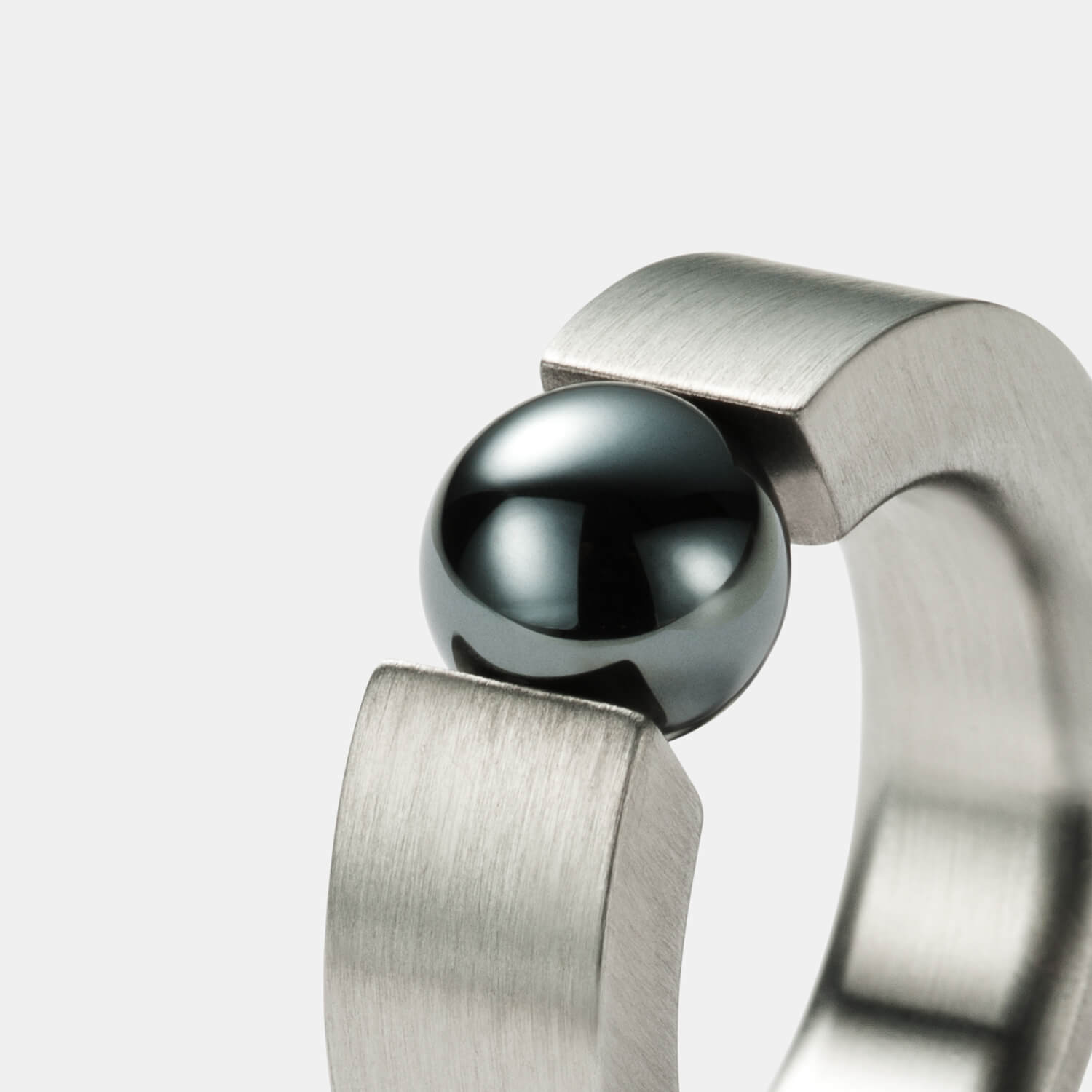 Sphere Spannring, Hämatit