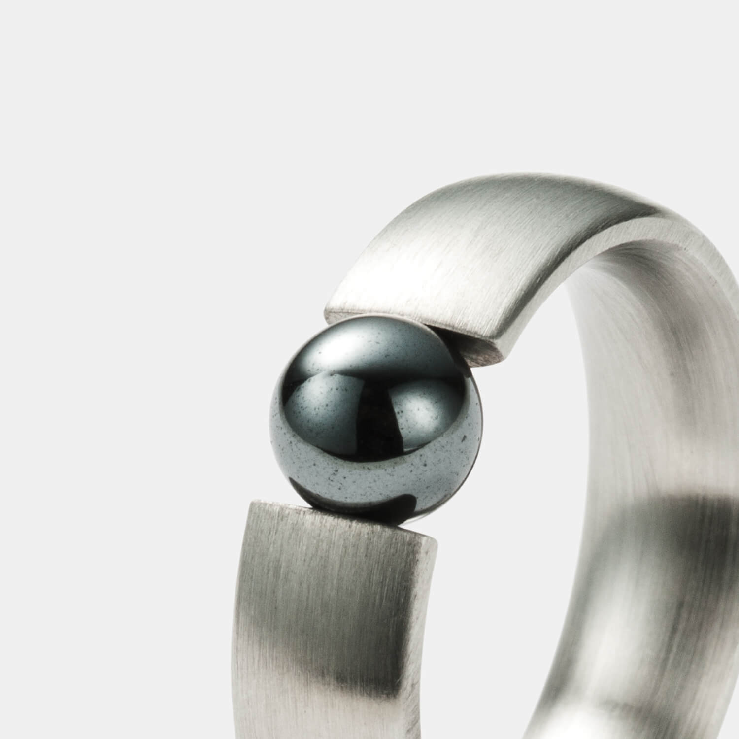 Sphere Spannring, Hämatit