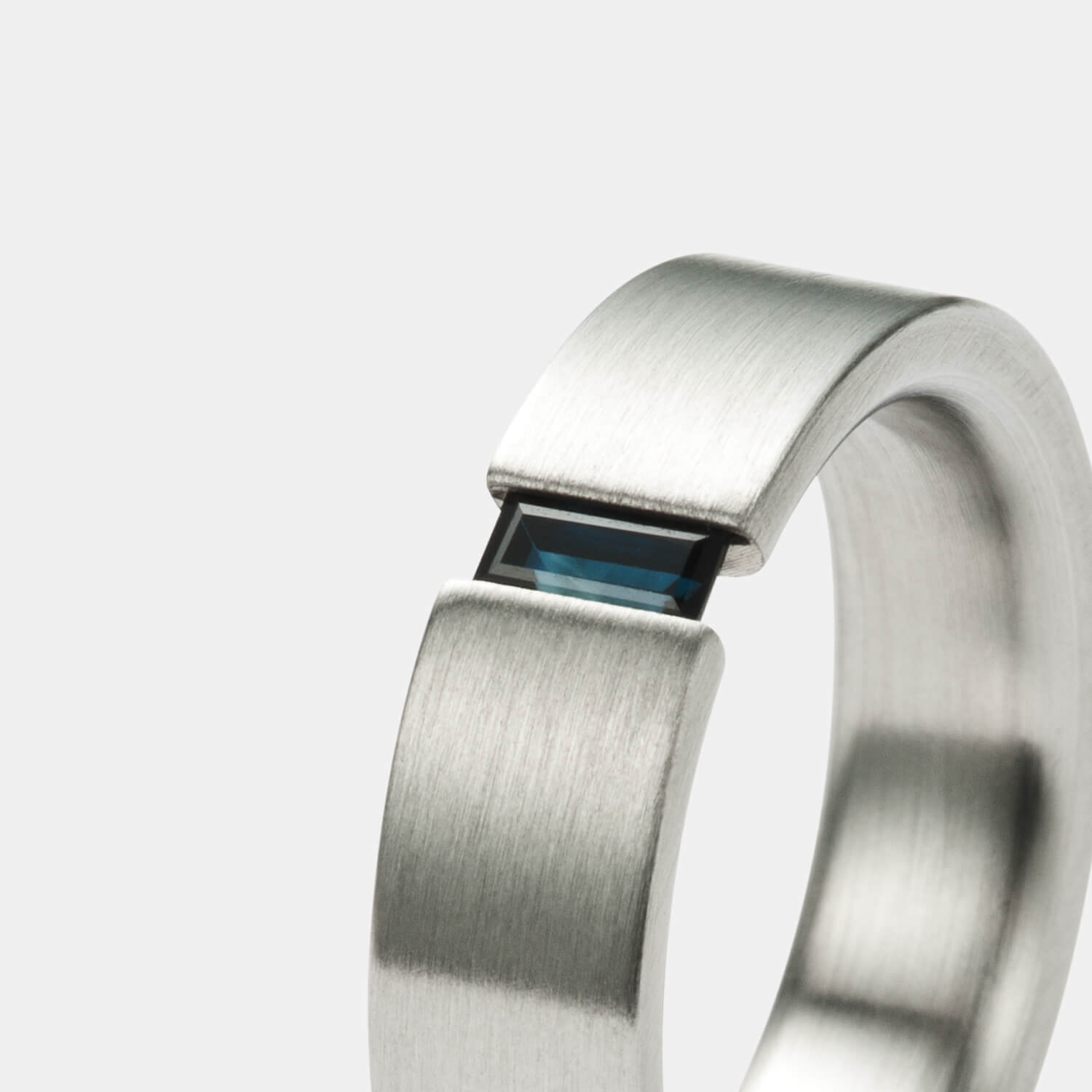 Symphony Spannring, Blausaphir