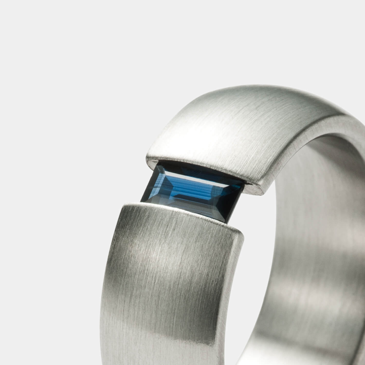 Symphony Spannring, Blausaphir