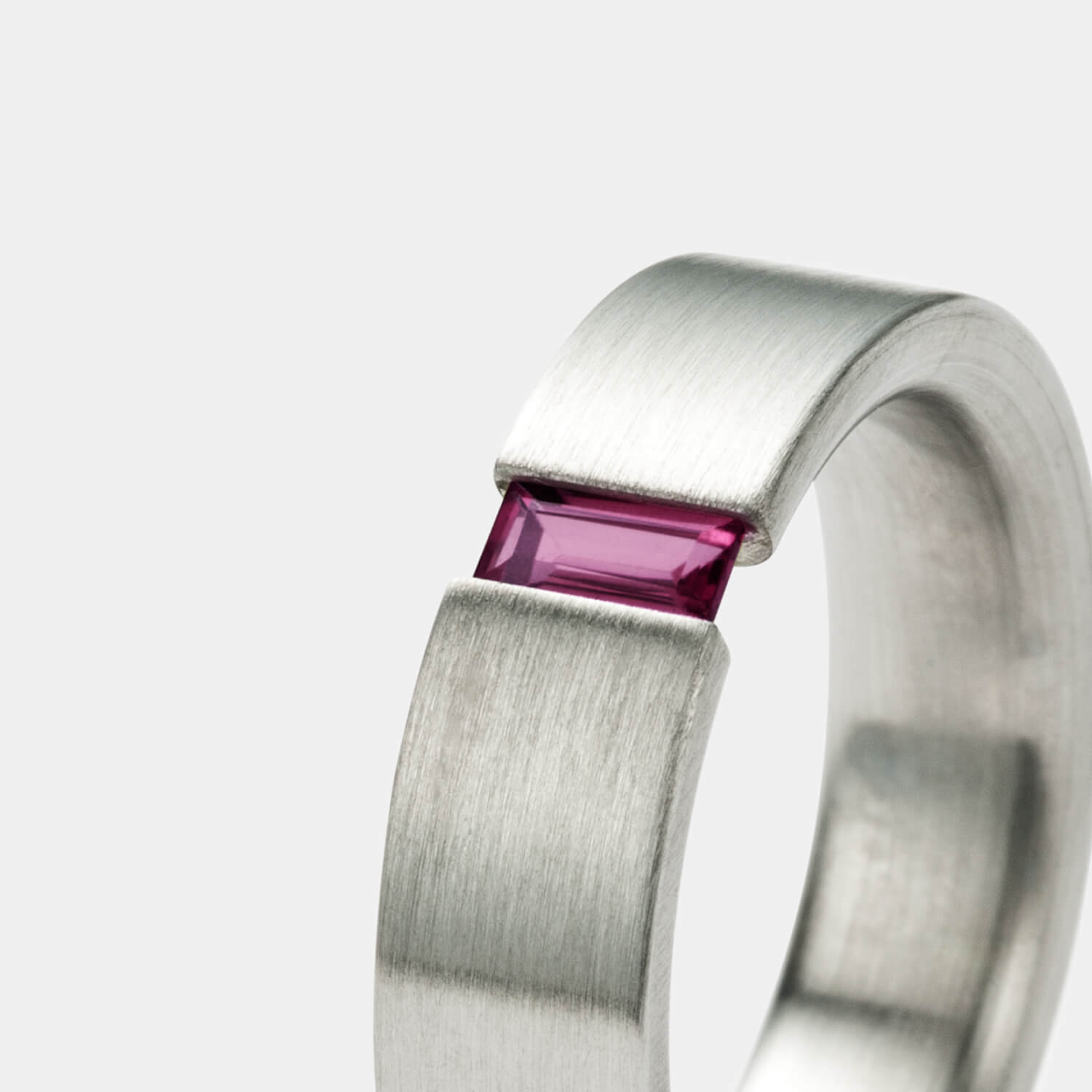 Symphony Spannring, Rhodolith