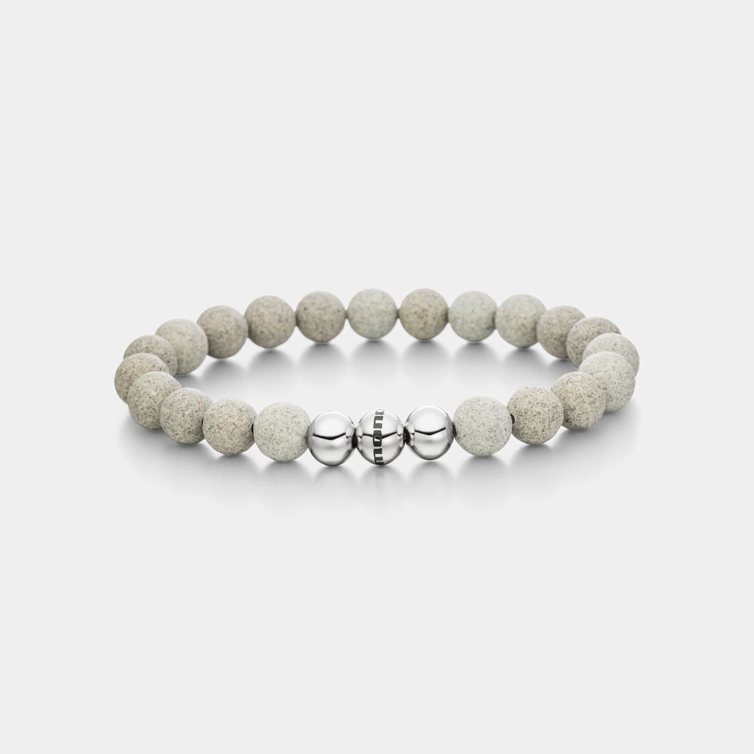 Gesamtansicht eines grauen Perlenarmbandes aus echten Betonperlen mit drei antiallergenen Edelstahlperlen.