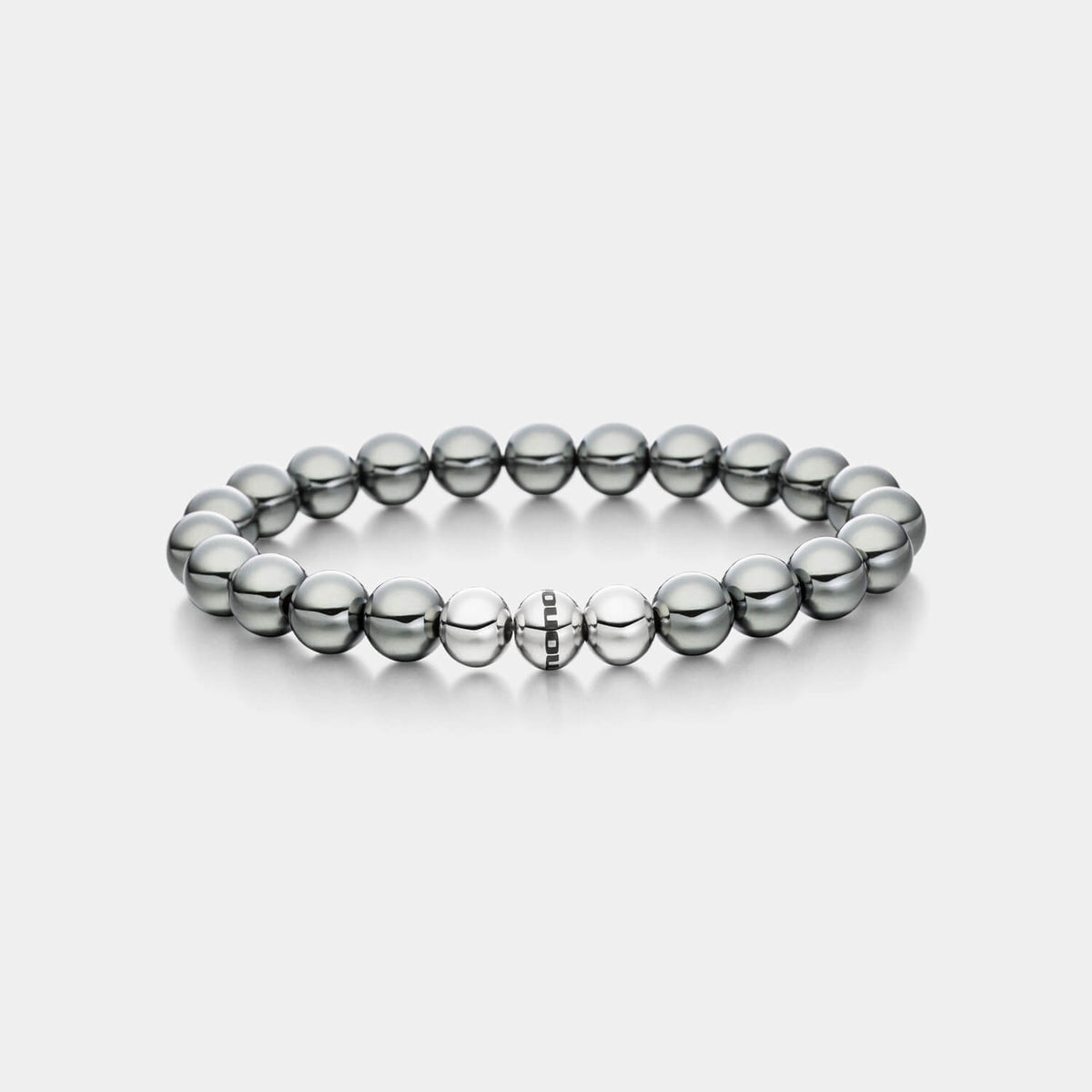 Gesamtansicht eines Perlenarmbandes aus echten grauen Hämatit-Perlen mit drei antiallergenen Edelstahlperlen von MONOMANIA.