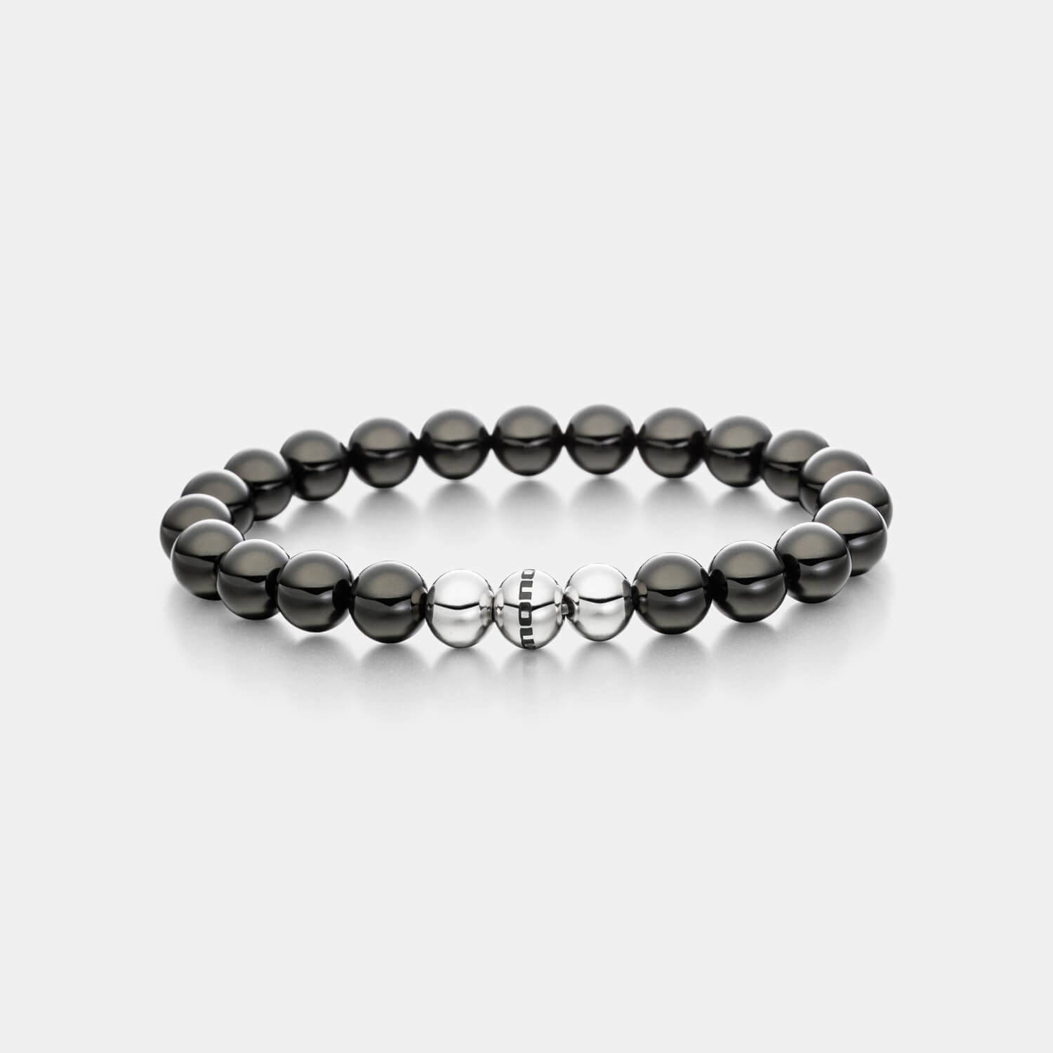 Gesamtansicht eines schwarzen Perlenarmbandes aus echten Onyx-Perlen mit drei antiallergenen Edelstahlperlen.