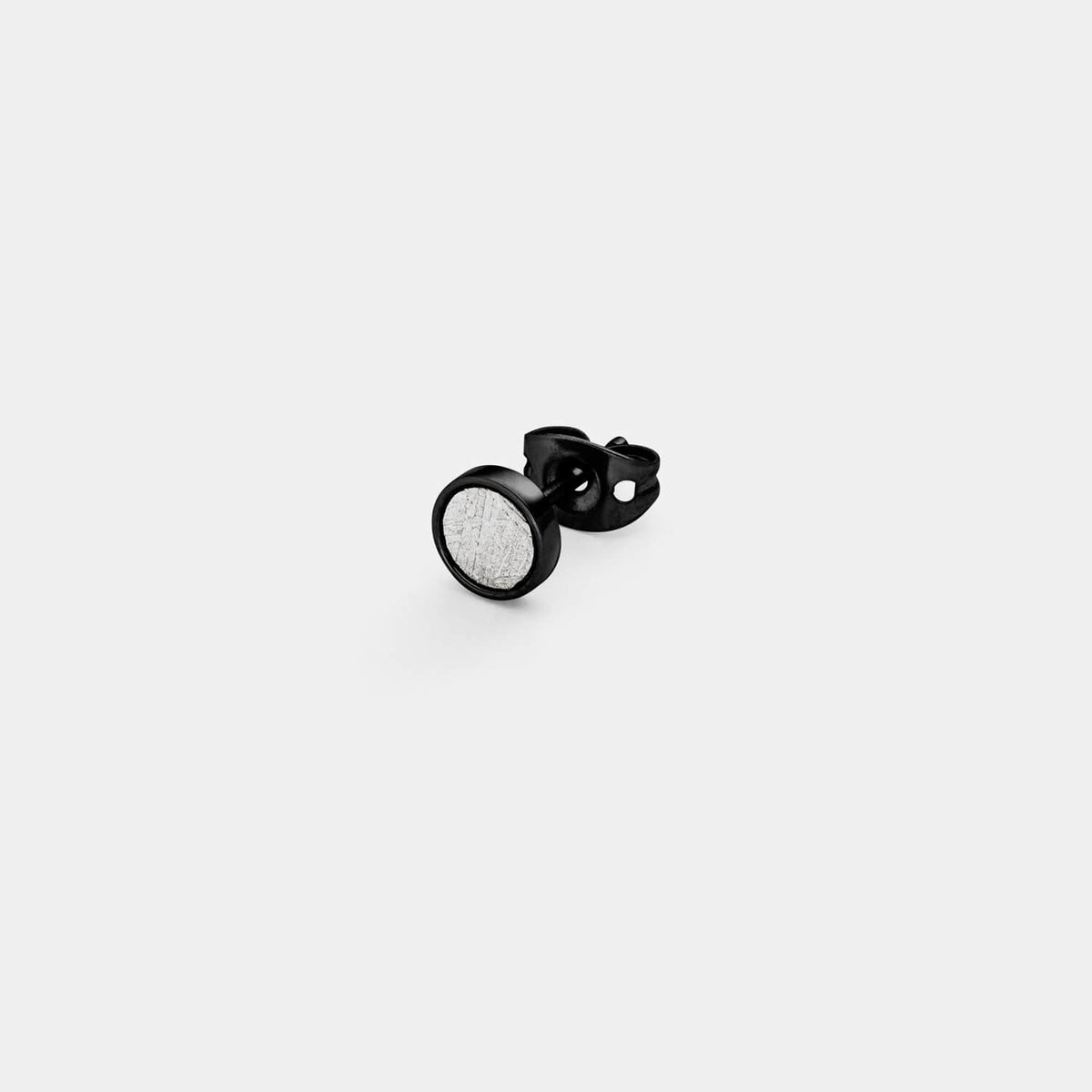 Kleiner, schwarzer Orbis Ohrstecker (Stück)