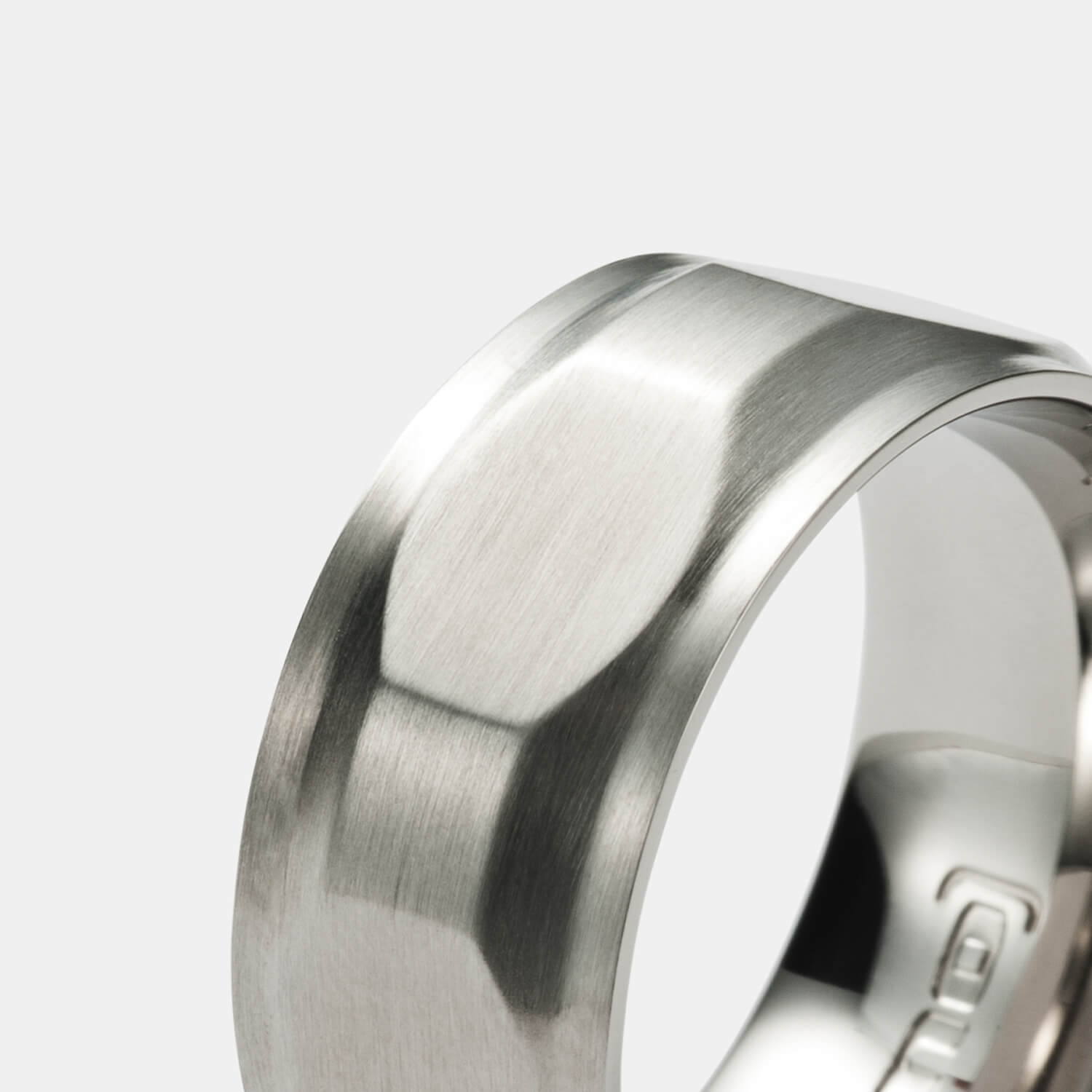 Edgy Ring