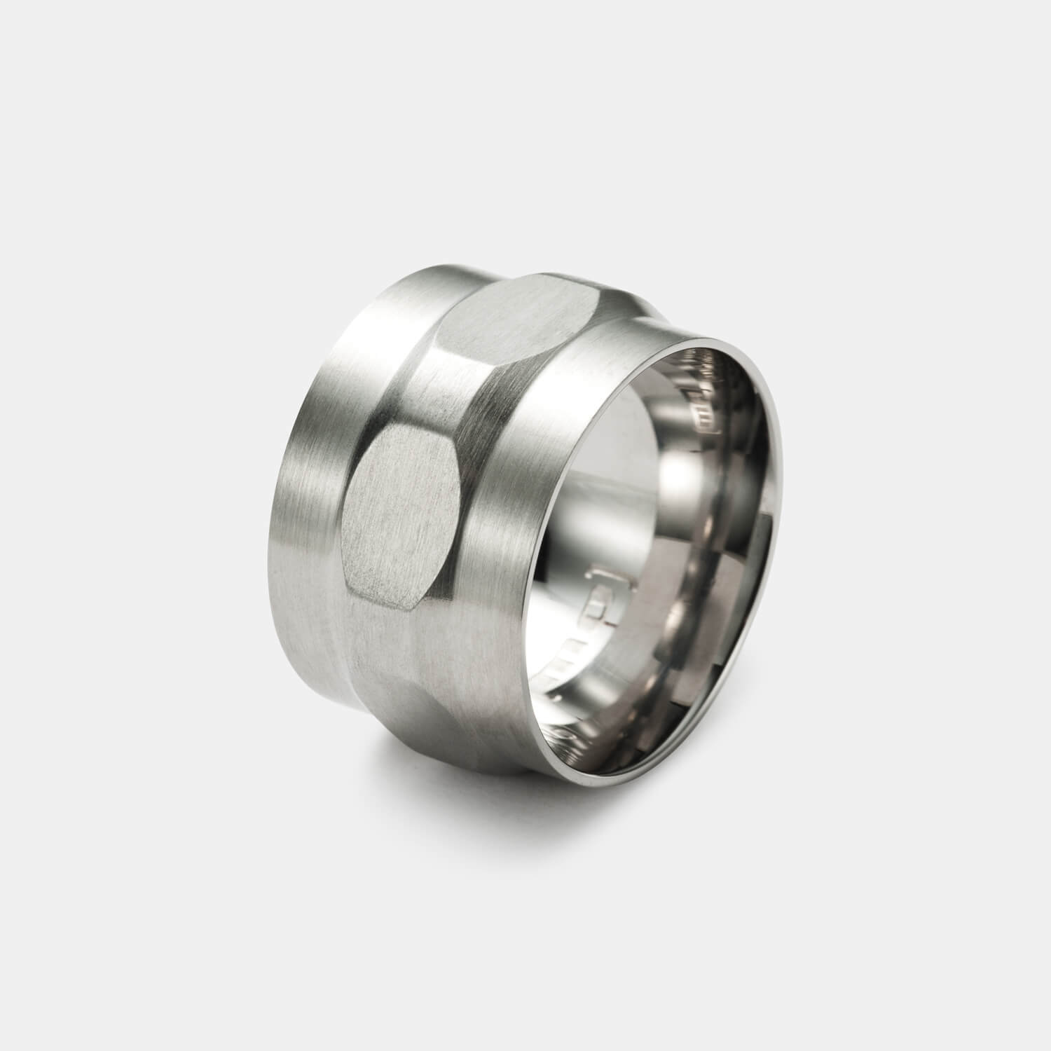 Edgy Ring