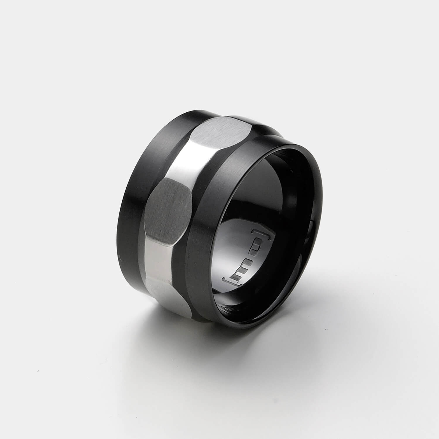 Edgy Ring