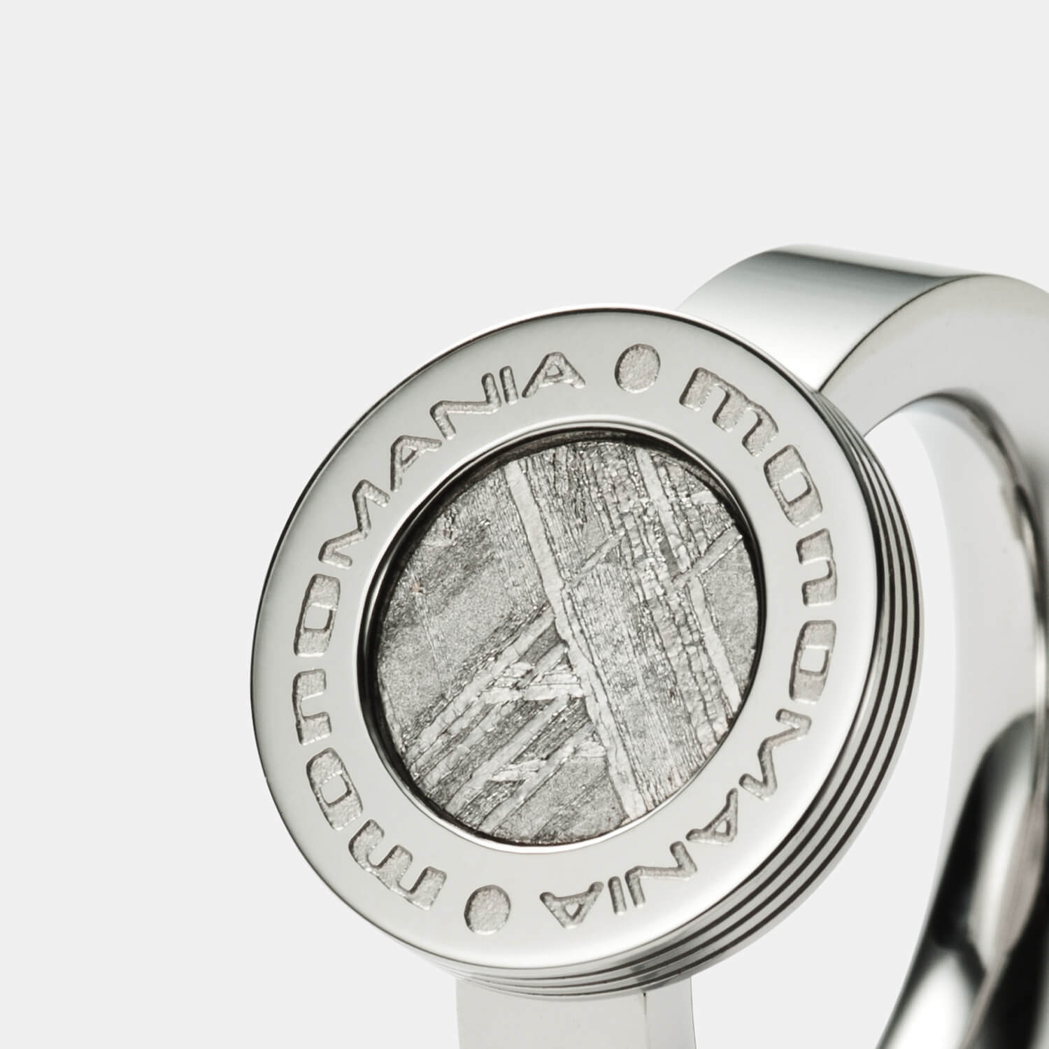 Identity Ring, Meteorit