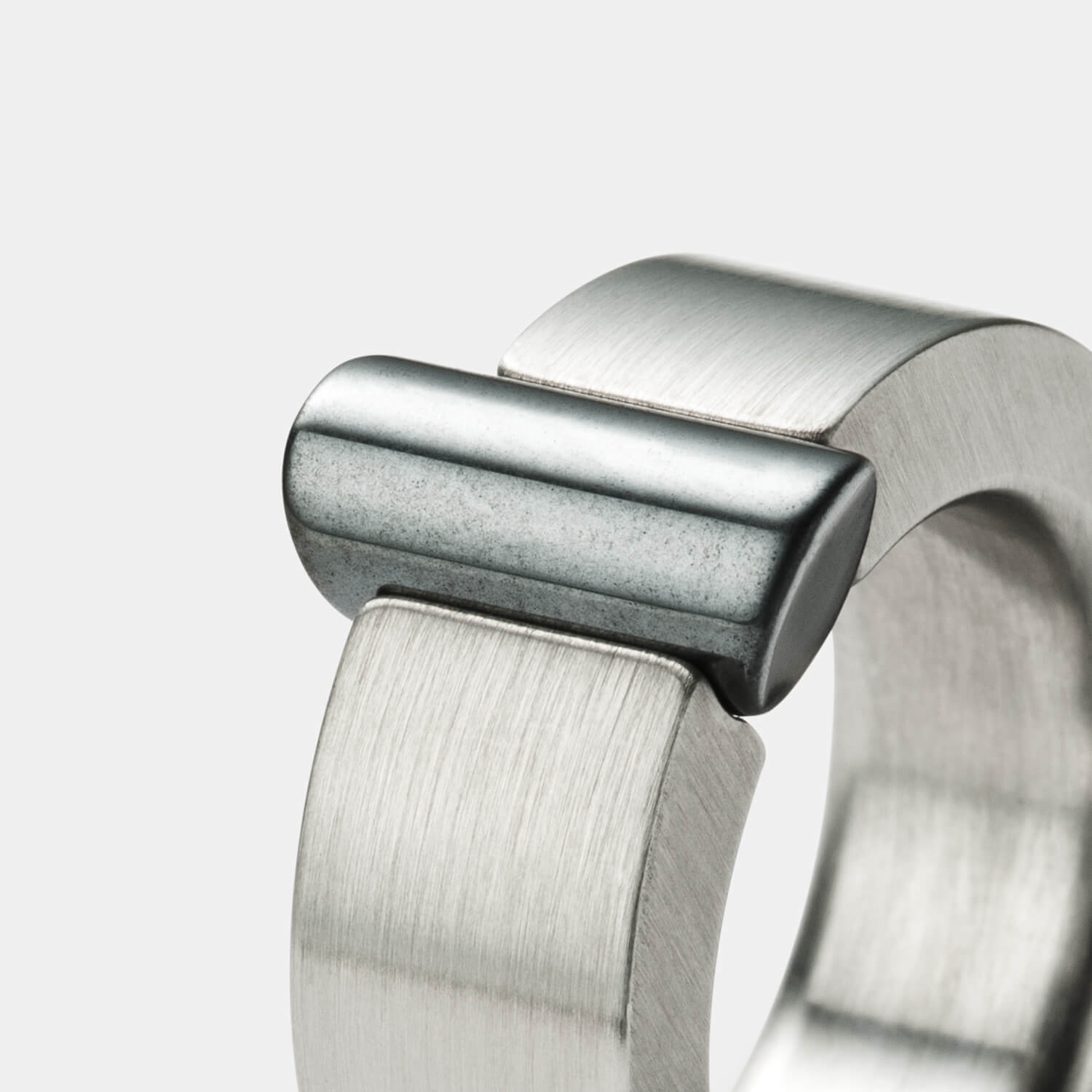 Sphere Spannring, Hämatit