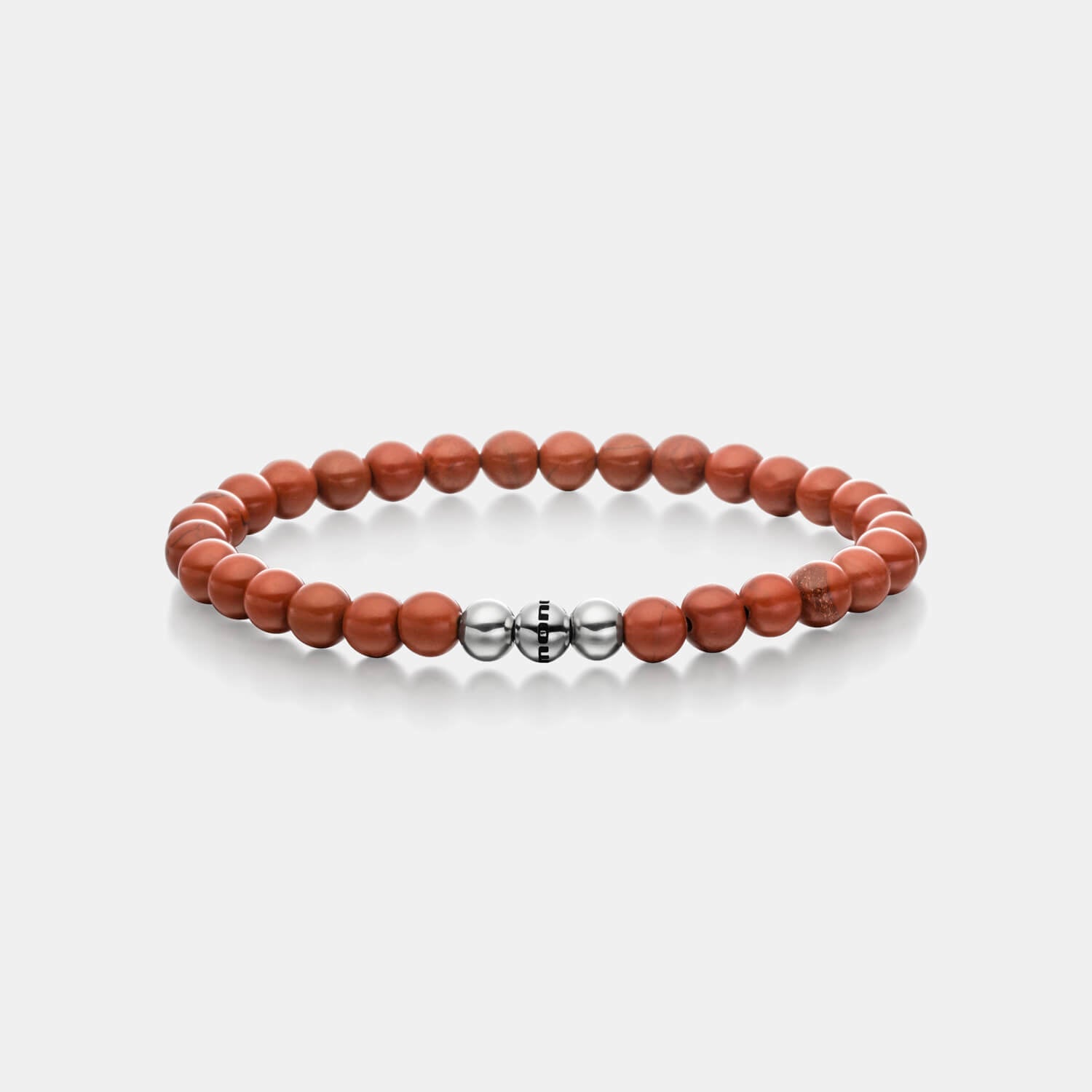 Gesamtansicht eines roten Perlenarmbandes aus echten Jaspisperlen mit drei antiallergenen Edelstahlperlen.