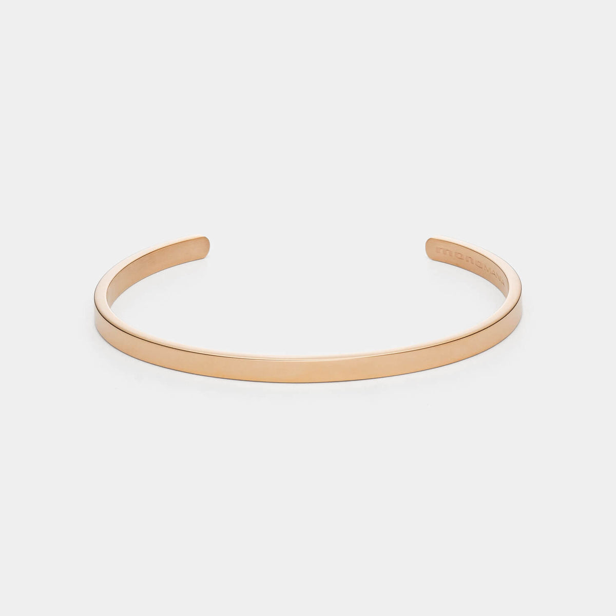Gesamtansicht des eleganten, sehr schmalen Armreifs aus gebürstetem, antiallergenem Edelstahl in der Farbe Roségold von MONOMANIA.
